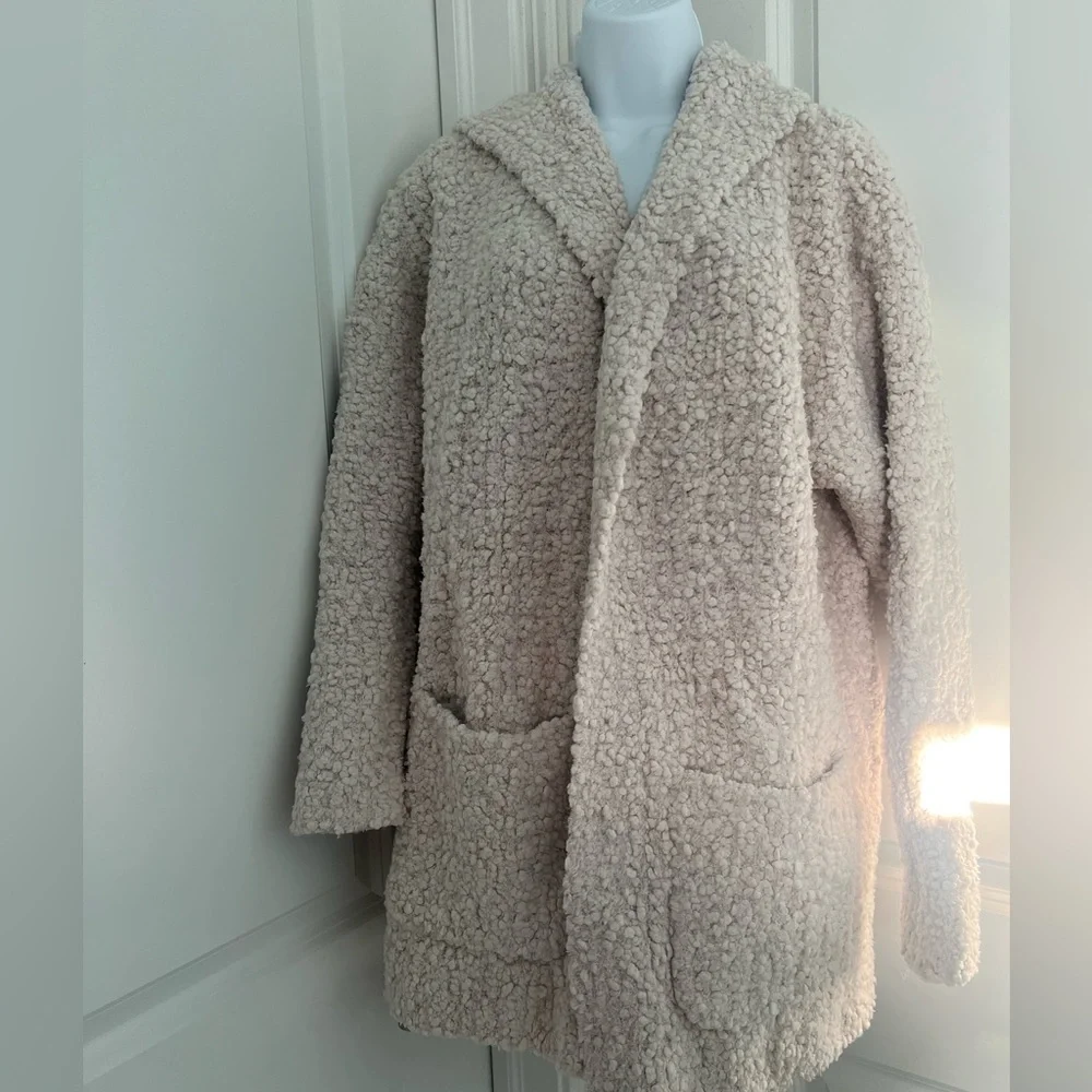 NWT Barefoot Dreams S/M Boucle Hooded Cardi in Almond - Picture 5 of 8
